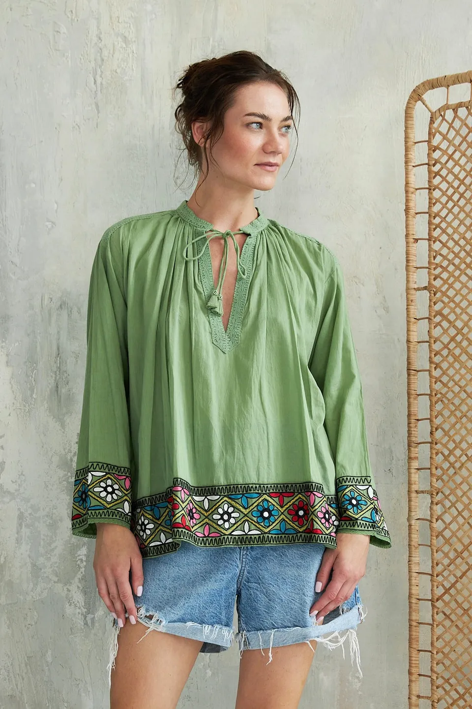 Chicosoleil REVA top coton Vert Oasis col V brodé