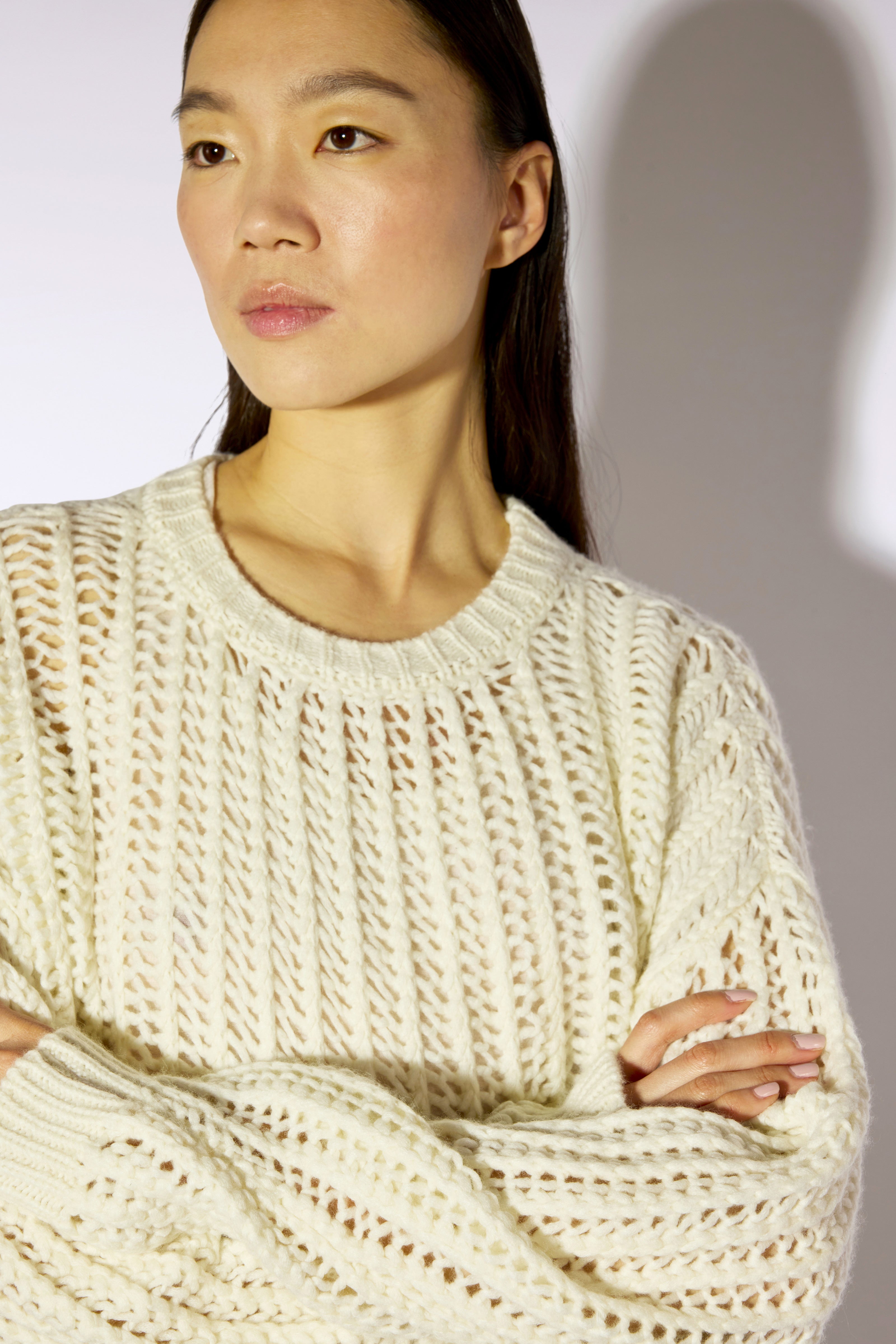 Liviana Conti Flavienne pull crop cachemire pomice