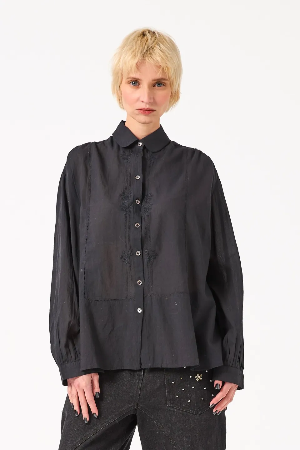 Chicosoleil Chemise Issei noire coton brodée col rond