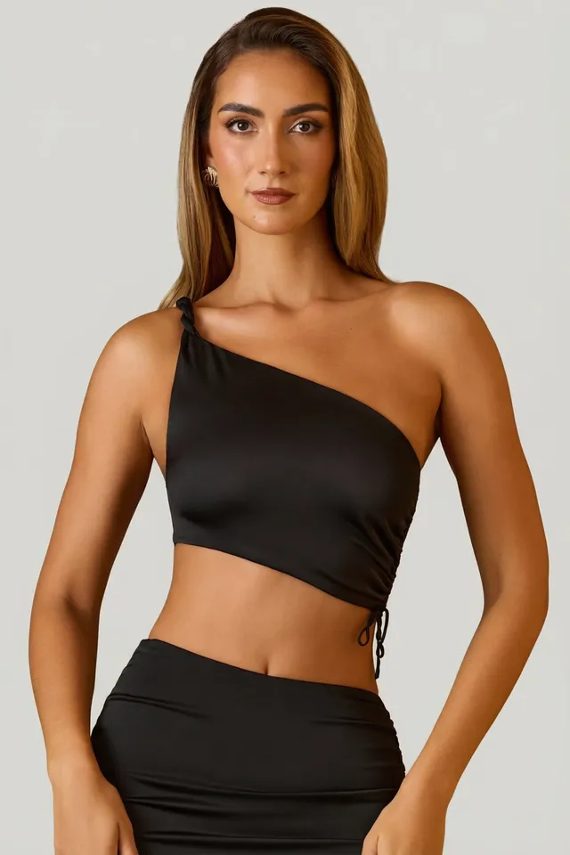 Oh Polly Brisa crop top noir asymétrique satin froncé