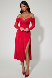 Oh Polly Nerissa 12683 robe midaxi rouge épaules dénudées