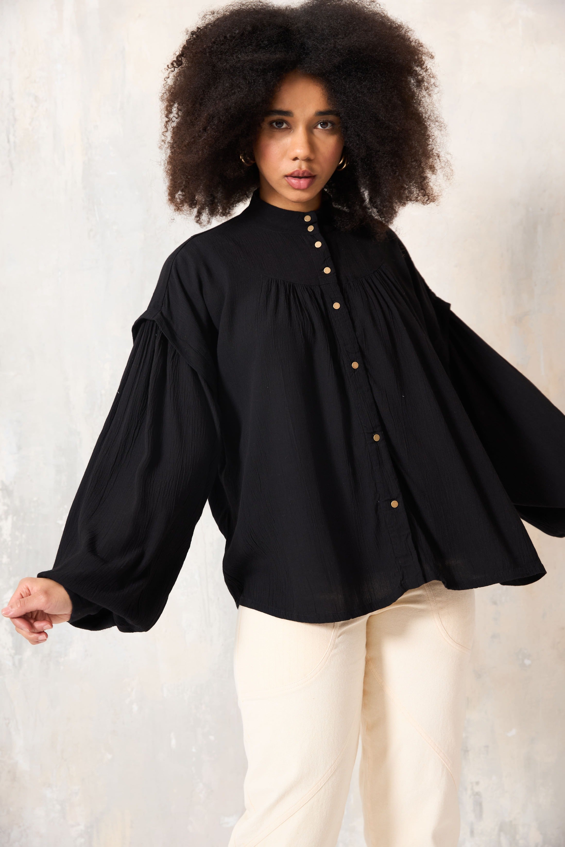 Chicosoleil Shona blouse noire viscose manches bouffantes