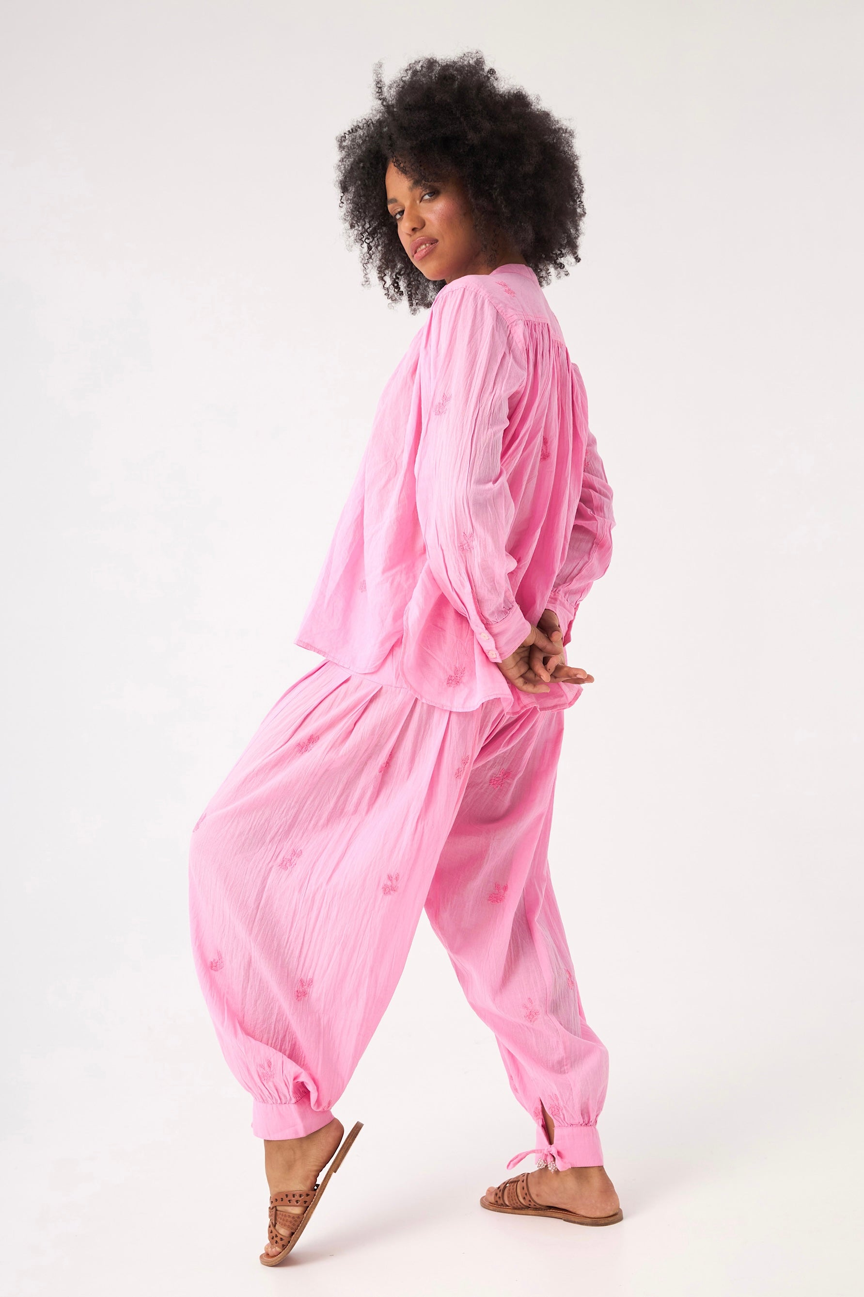 Chicosoleil Jasmin pantalon sarouel rose brodé coton