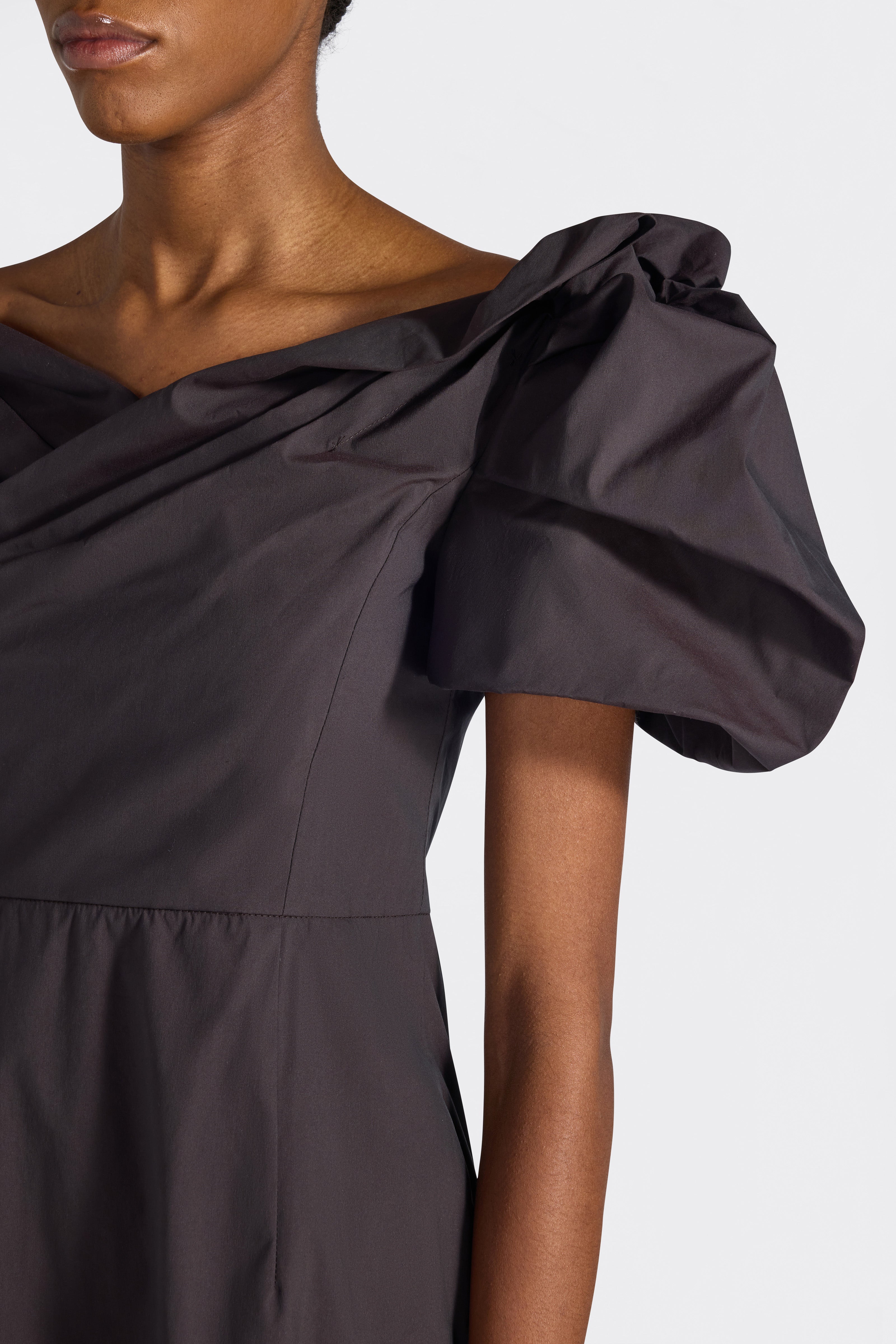 Liviana Conti Gianira robe midi fondente F6SK37 manches ballon