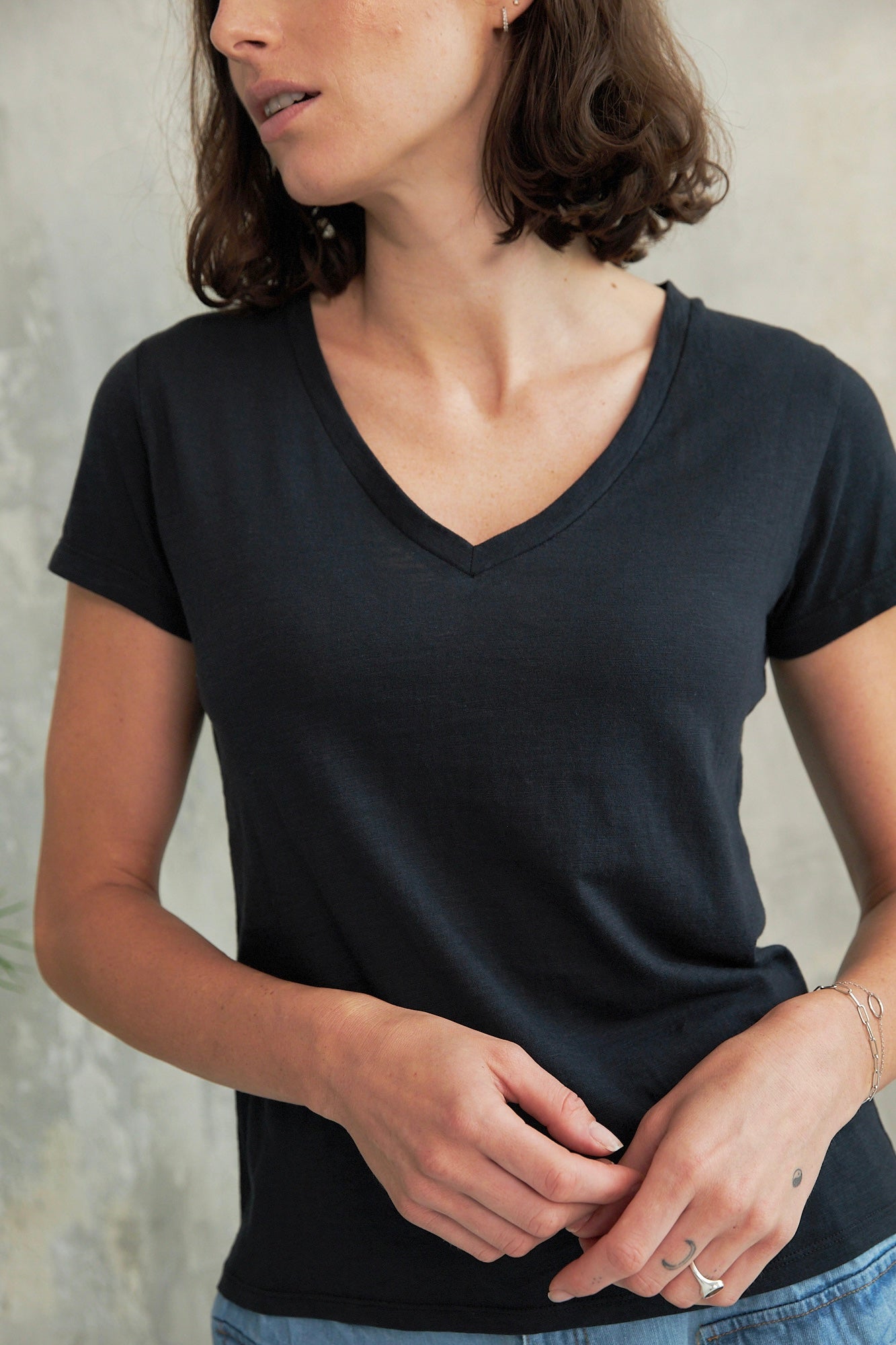 Chicosoleil Roxane t-shirt noir charcoal col V coton