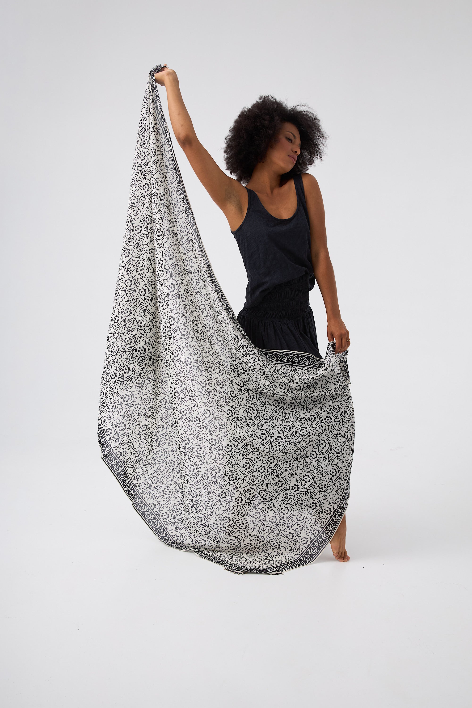 Chicosoleil paréo fleurs de tiaré voile coton perles