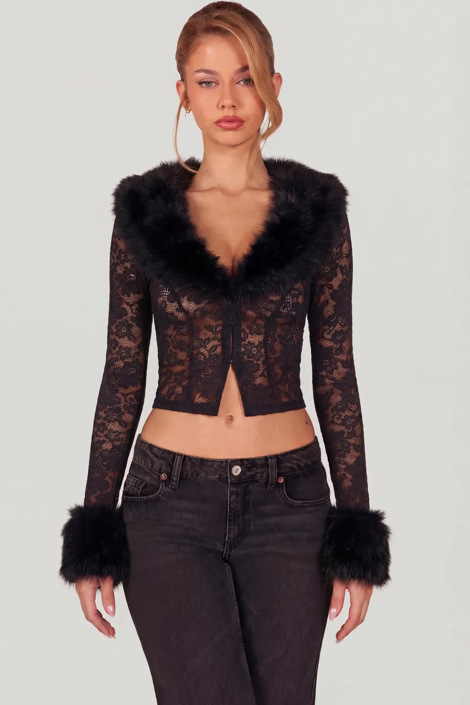 Oh Polly Noemy Sheer Lace Cardigan dentelle noir col fourrure court