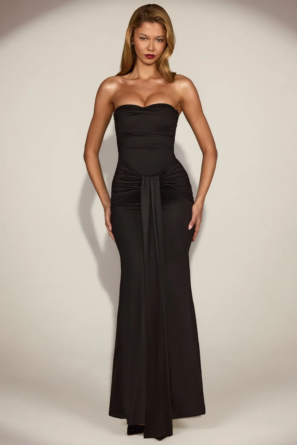 Oh Polly Aisra robe satin noire bustier sirène