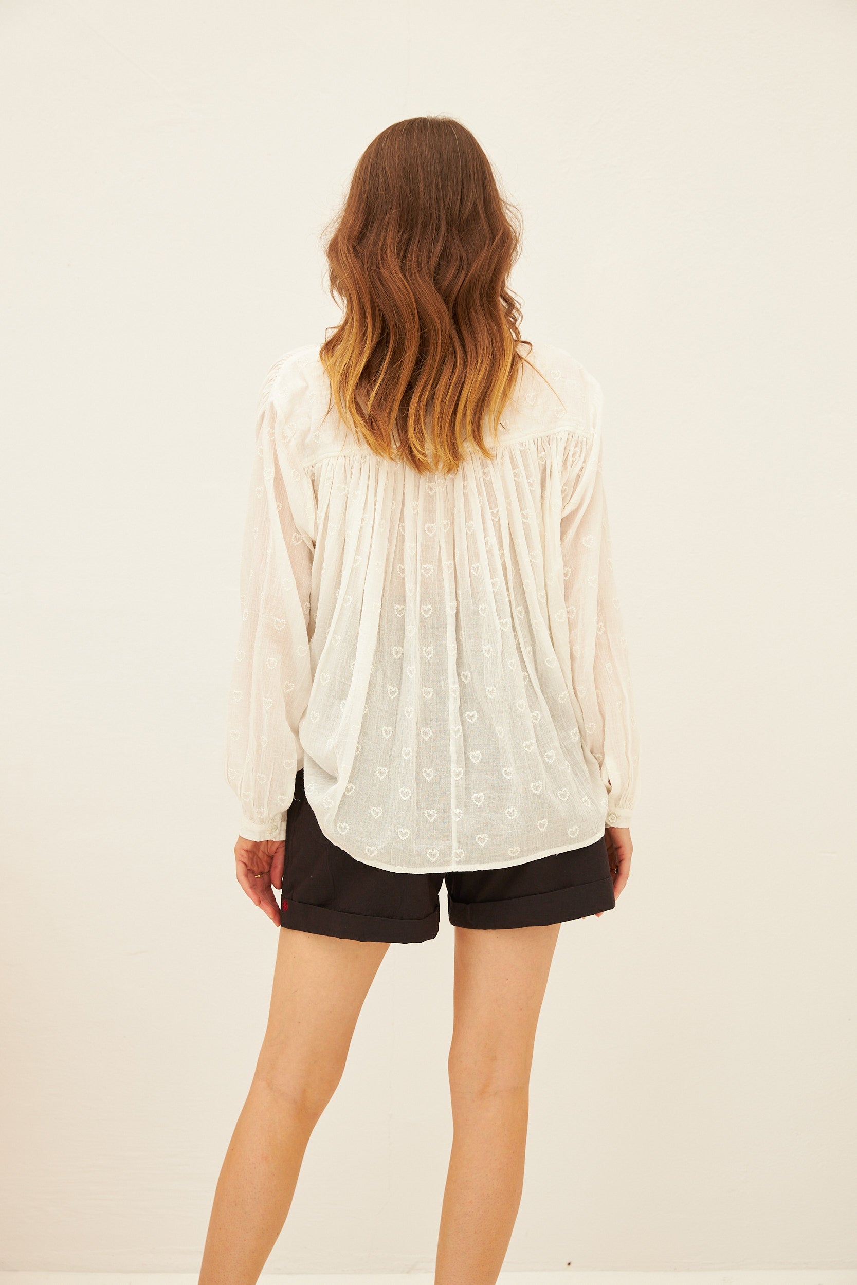 Chicosoleil Lolla chemise blanc cassé broderie cœurs coton