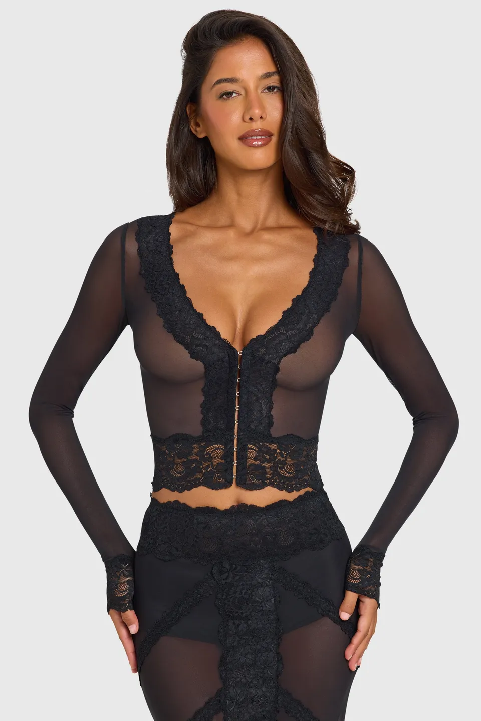 Oh Polly Knitwear Valeria gilet crop noir dentelle mesh