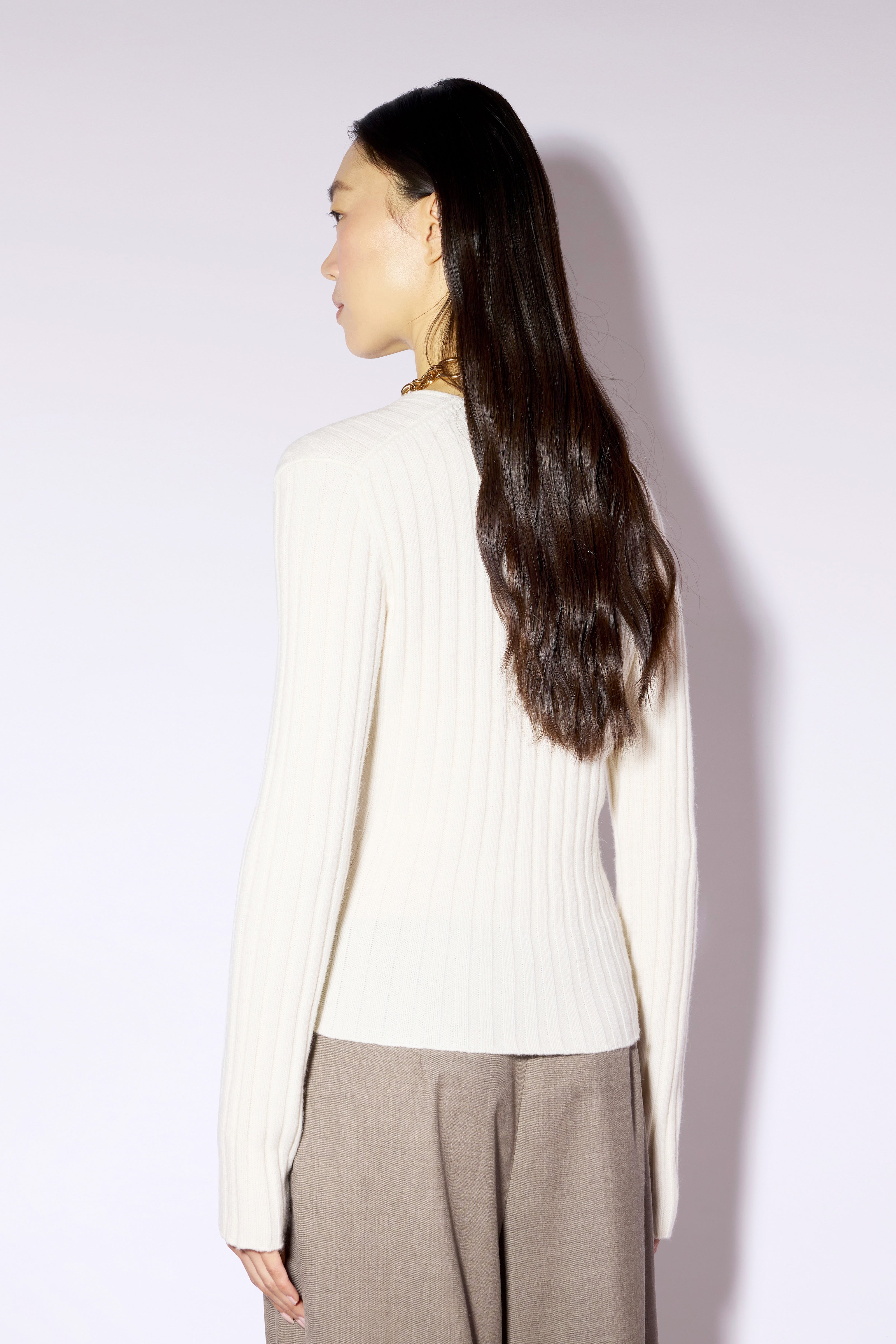 Liviana Conti Ashlyn pull col V mélange cachemire ponce