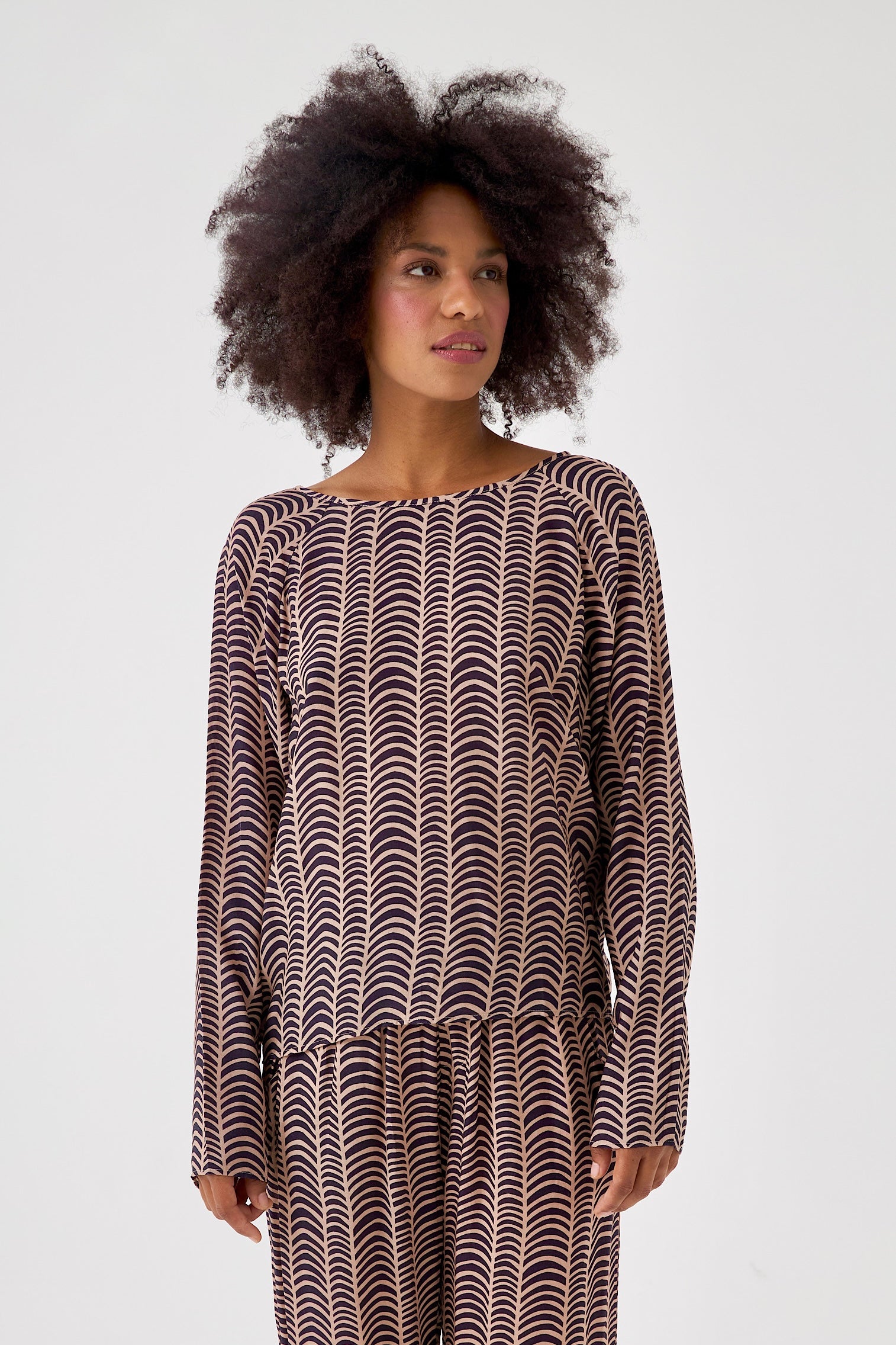 Chicosoleil Louizon top sable ébène satin viscose fluide
