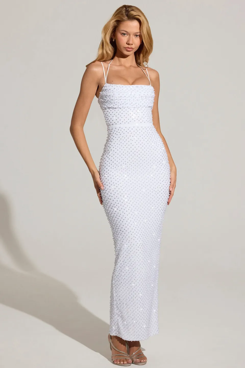 Oh Polly Constance robe maxi blanche perlée sequins