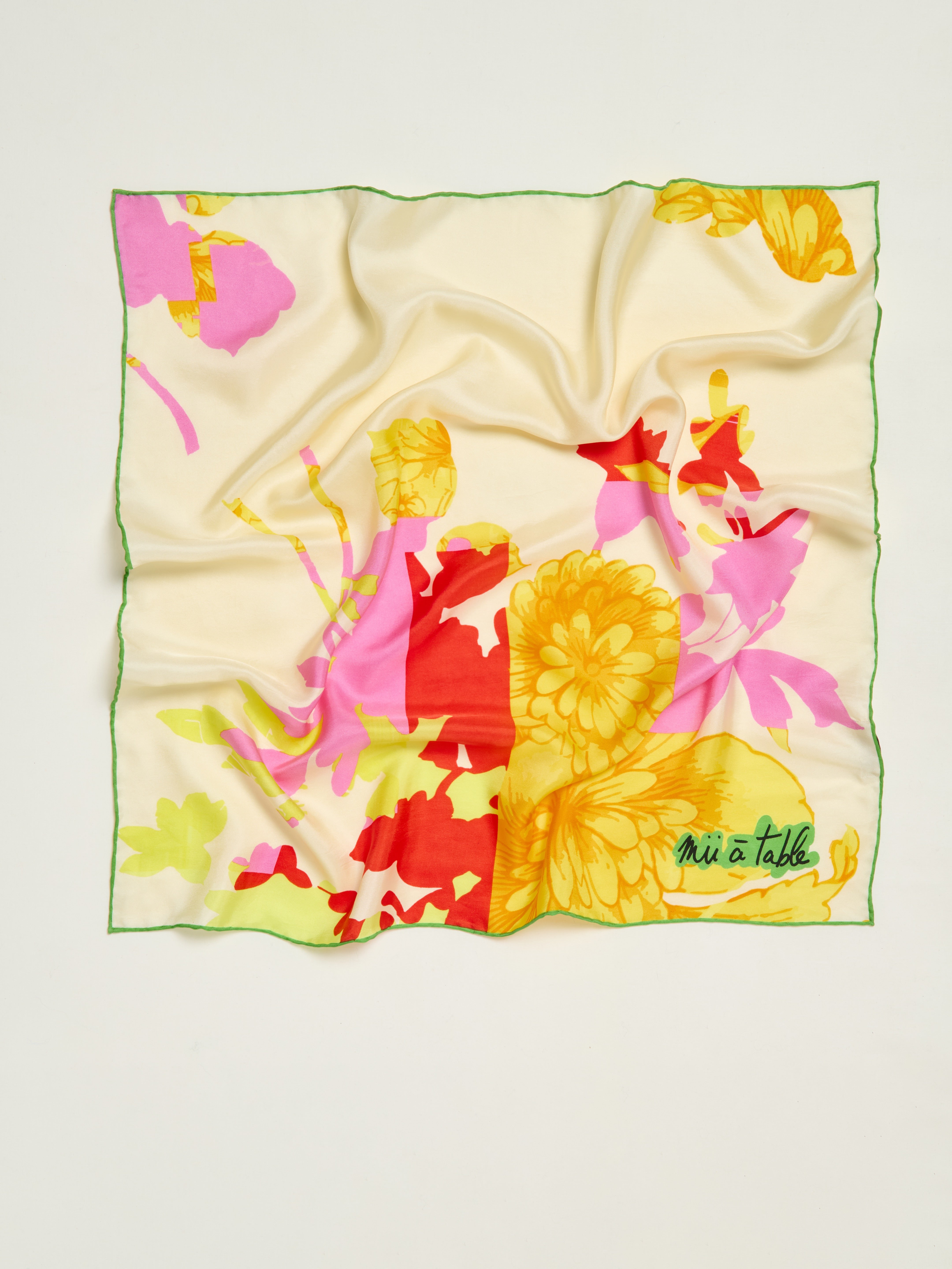 Mii à table Carré Soie 65 Composition Baroque foulard 65x65