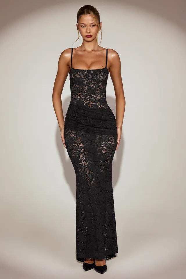 Oh Polly Wintra robe dentelle noire col carré sirène