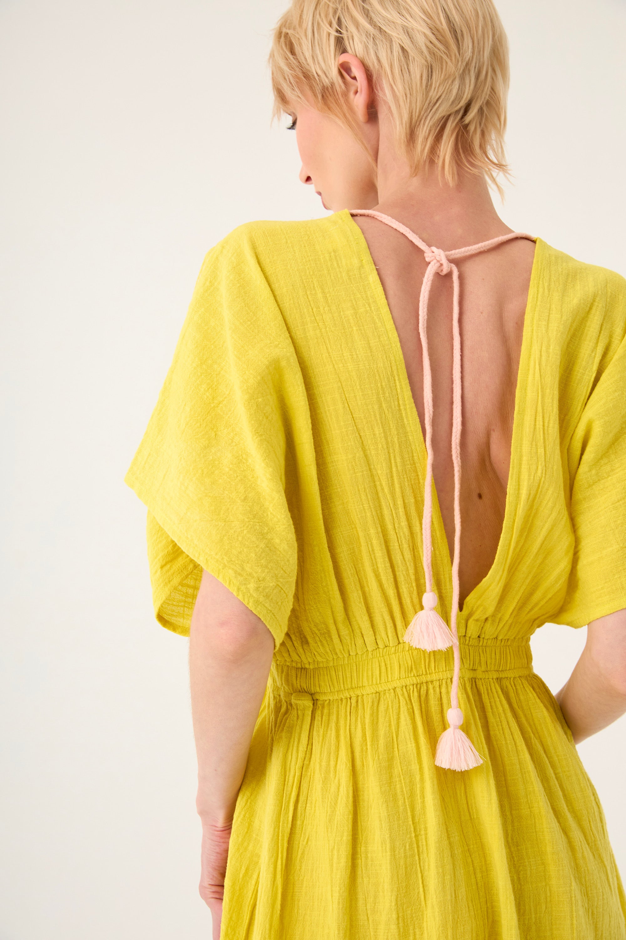 Chicosoleil Robes Ophelia robe courte jaune dos nu coton