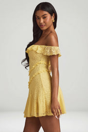 Oh Polly Nahida 13336 mini robe dentelle jaune pastel épaule dénudée