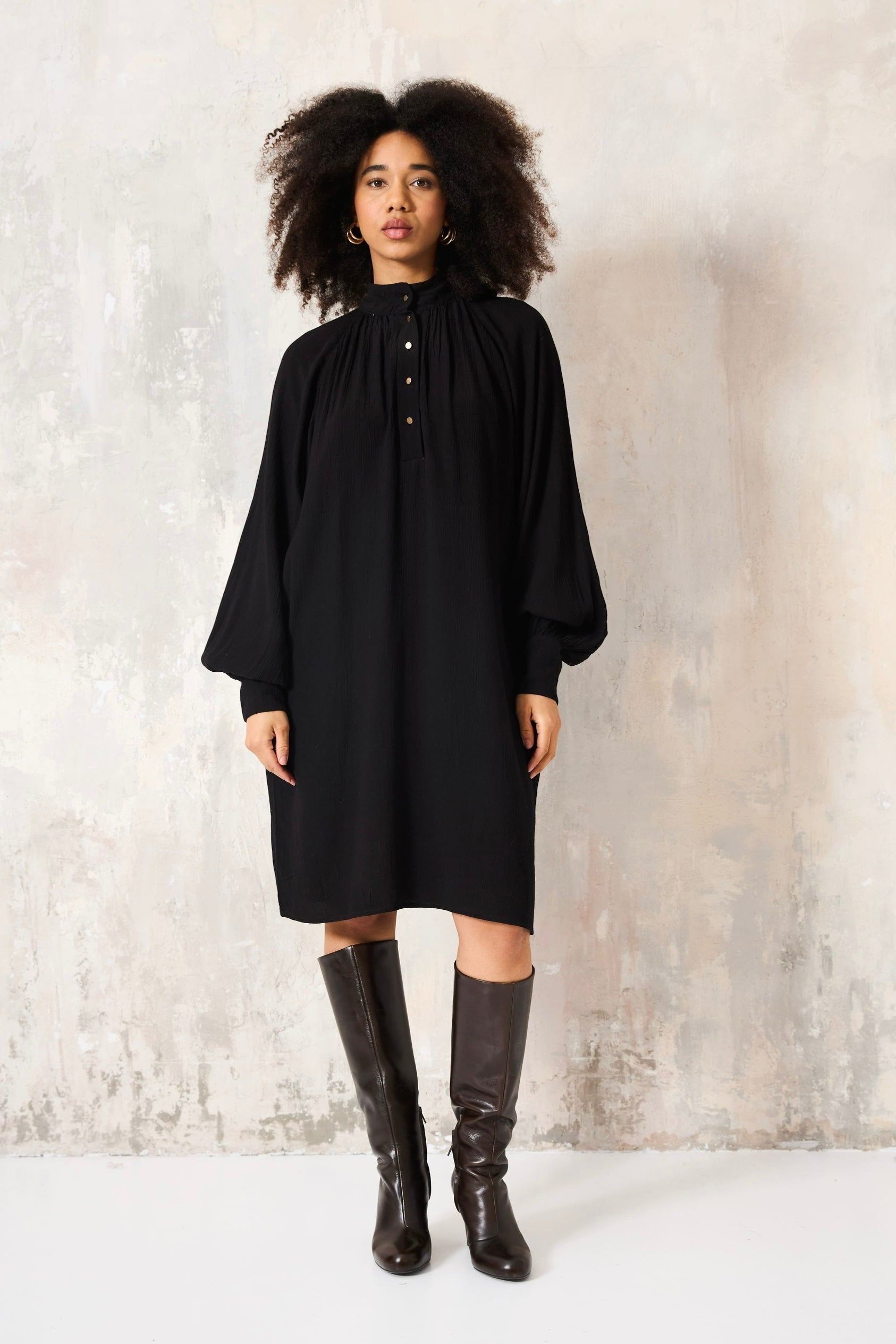 Chicosoleil Ozalee robe midi noire viscose manches longues