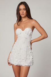 Oh Polly Embellished Edita robe mini blanche sequins fleurs