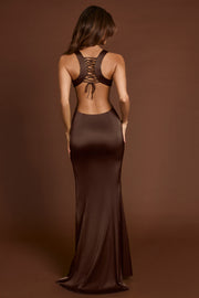 Oh Polly Dresses Vittoria robe maxi satin marron