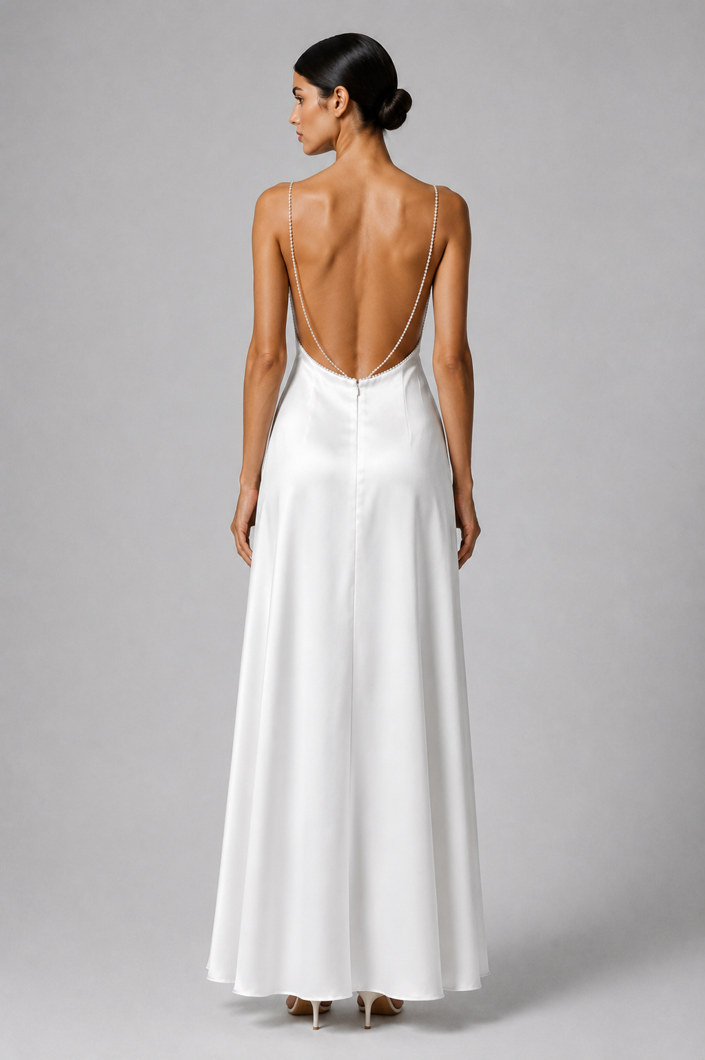 The Ethiquette Jenna robe longue blanche satin de soie Swarovski