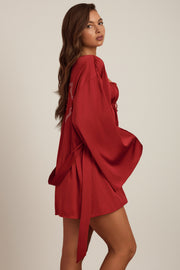 Oh Polly Embellished Reina peignoir satin rouge rubis ceinture