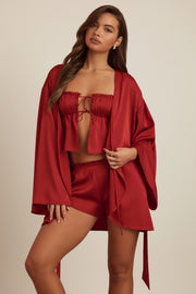 Oh Polly Embellished Reina peignoir satin rouge rubis ceinture