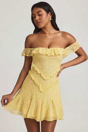 Oh Polly Nahida 13336 mini robe dentelle jaune pastel épaule dénudée