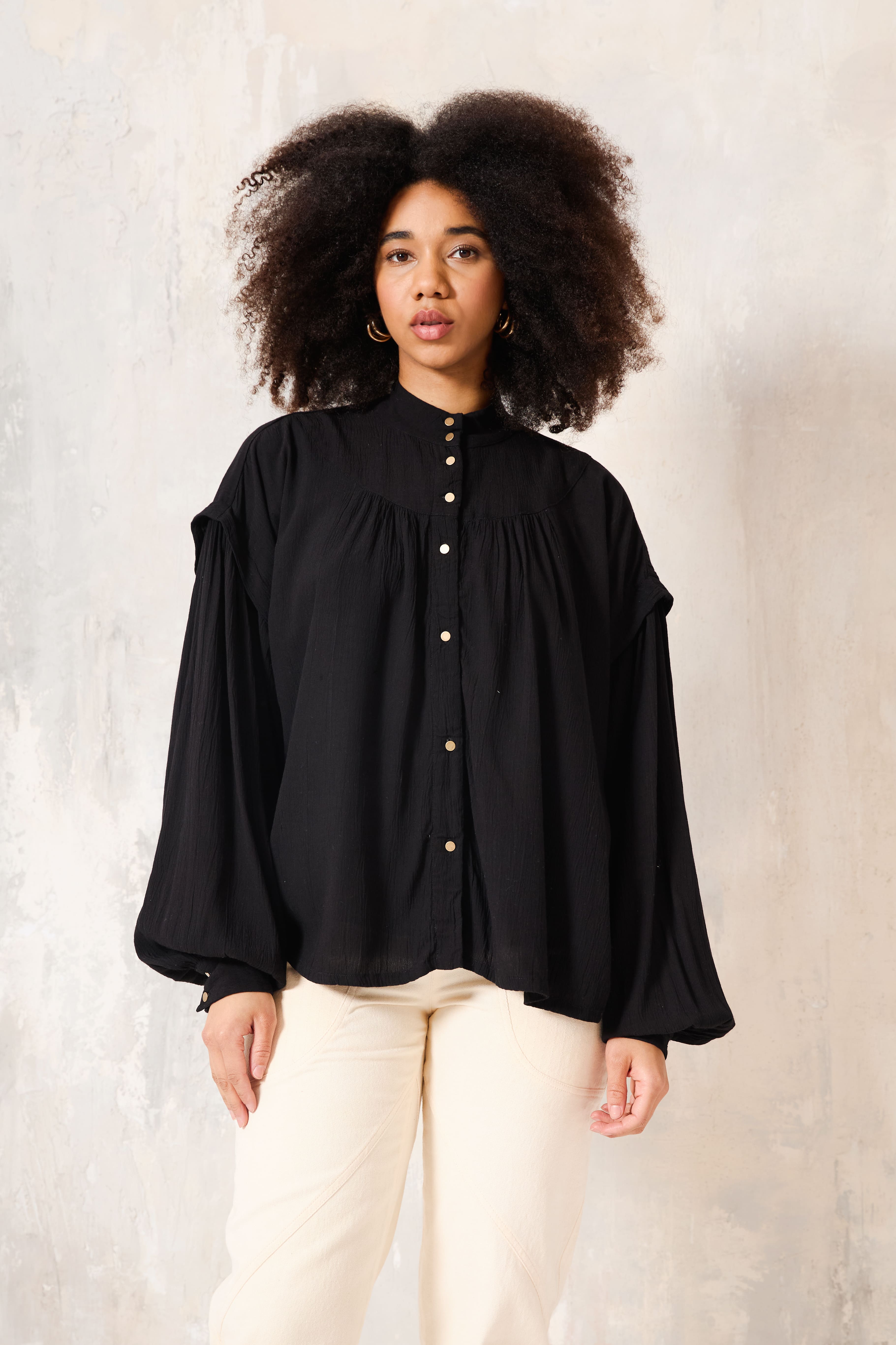 Chicosoleil Shona blouse noire viscose manches bouffantes
