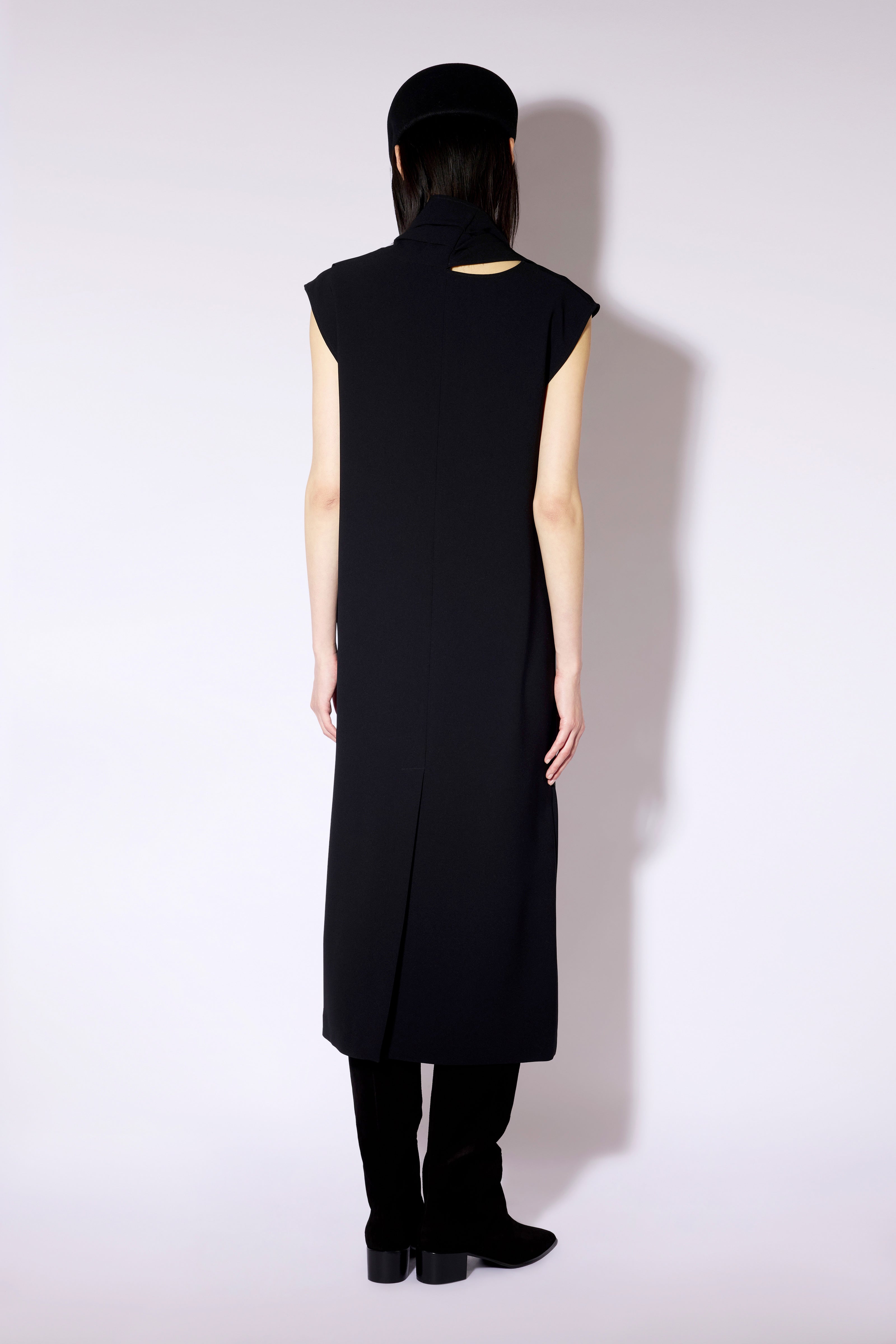 Liviana Conti Hope robe midi noire crêpe foulard