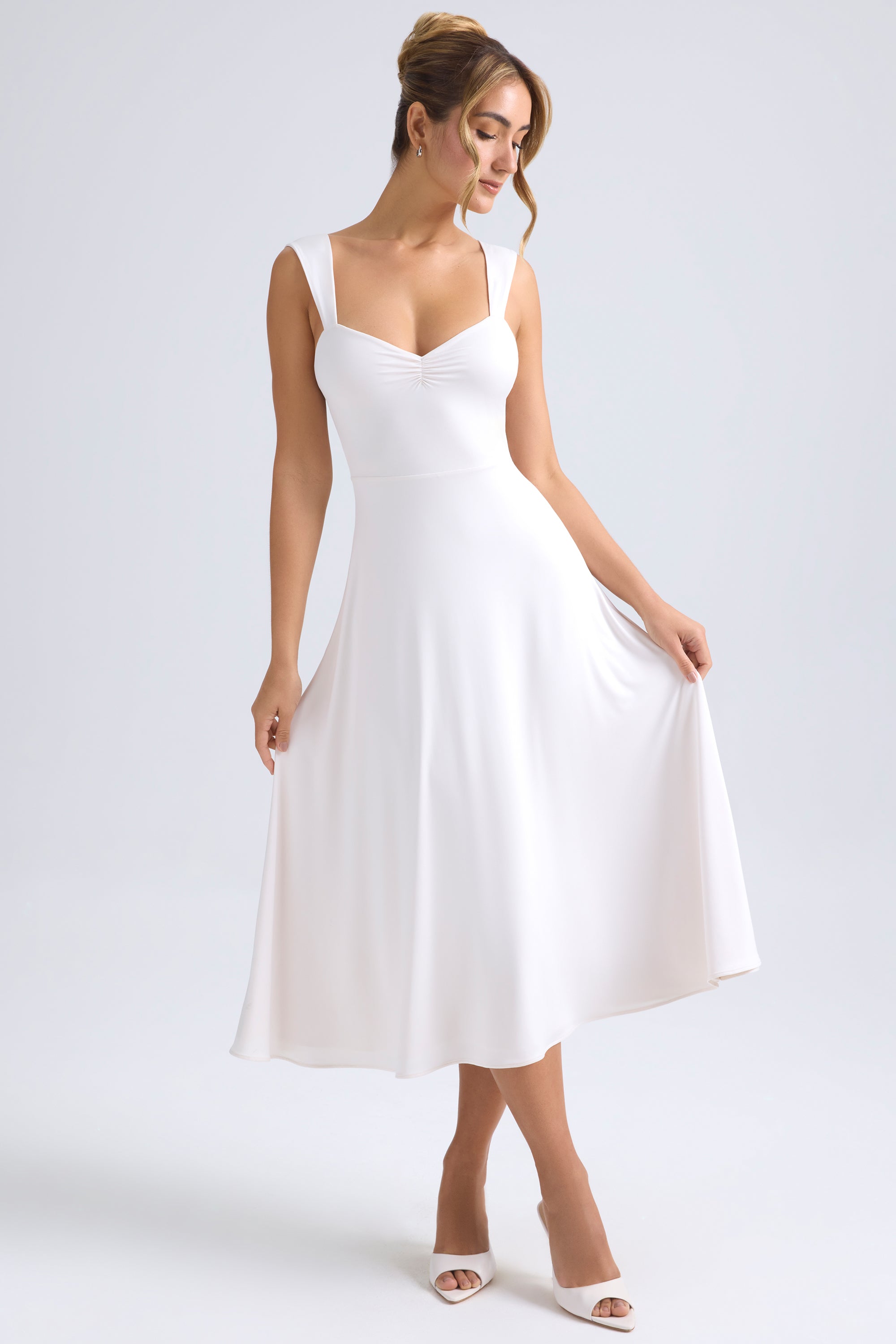 Oh Polly Thandie robe midaxi ivoire col coeur
