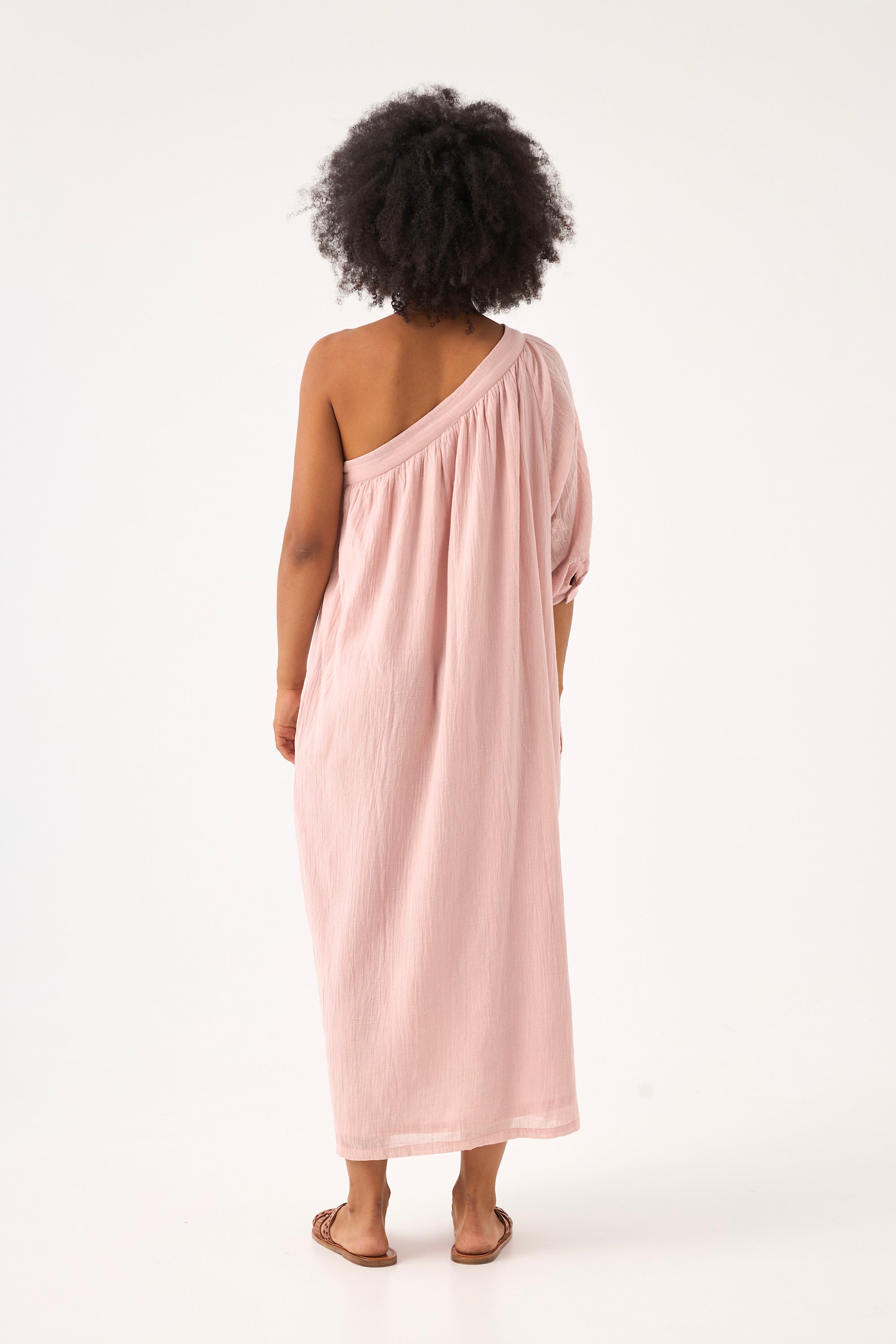 Chicosoleil Nahla robe longue rose romance asymétrique