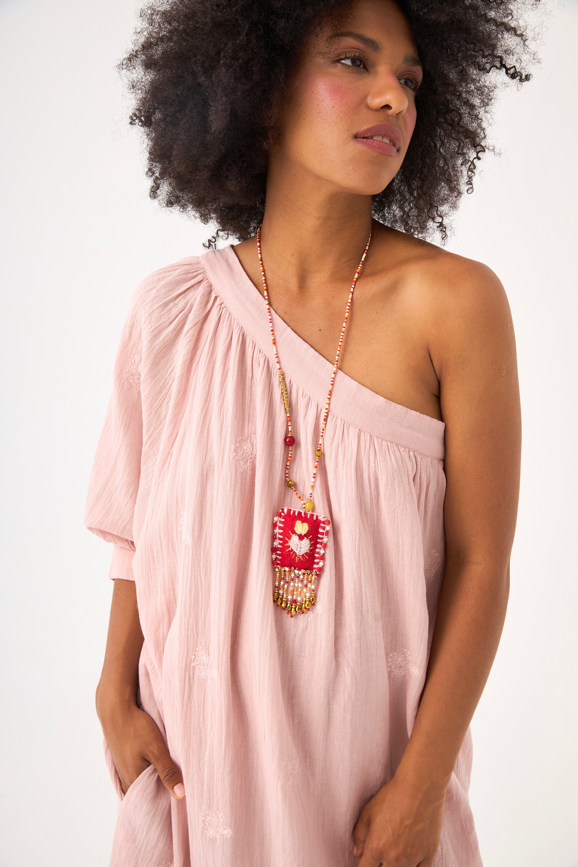 Chicosoleil Nahla robe longue rose romance asymétrique