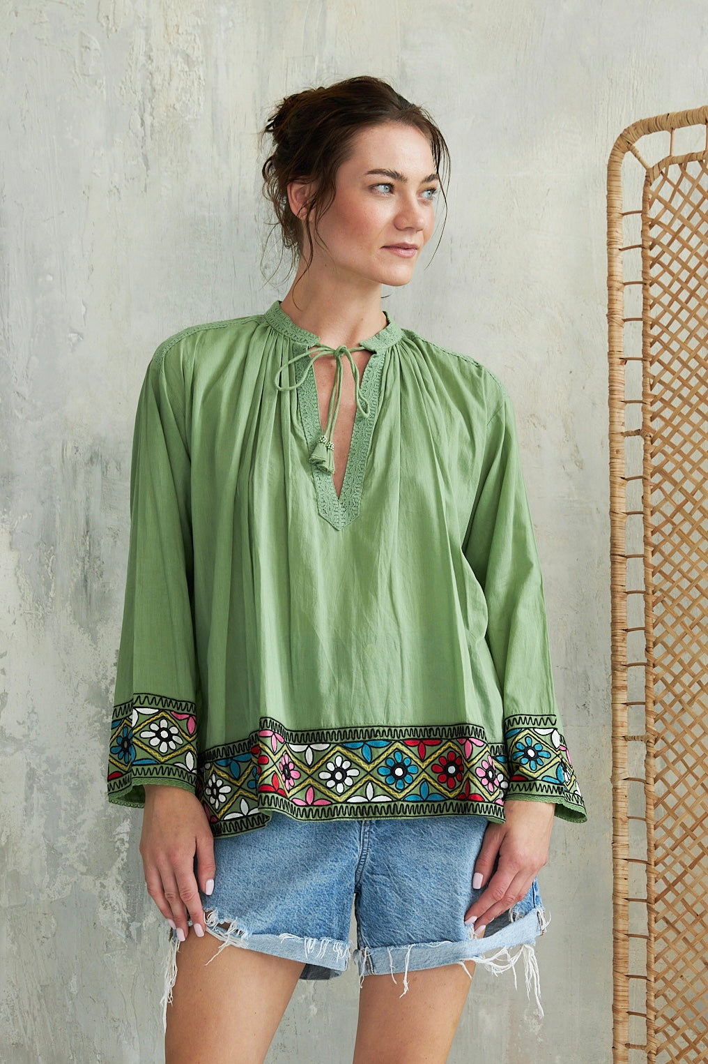 Chicosoleil REVA top coton Vert Oasis col V brodé