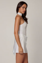 Oh Polly Kiraz 14555 mini robe blanche satin asymétrique