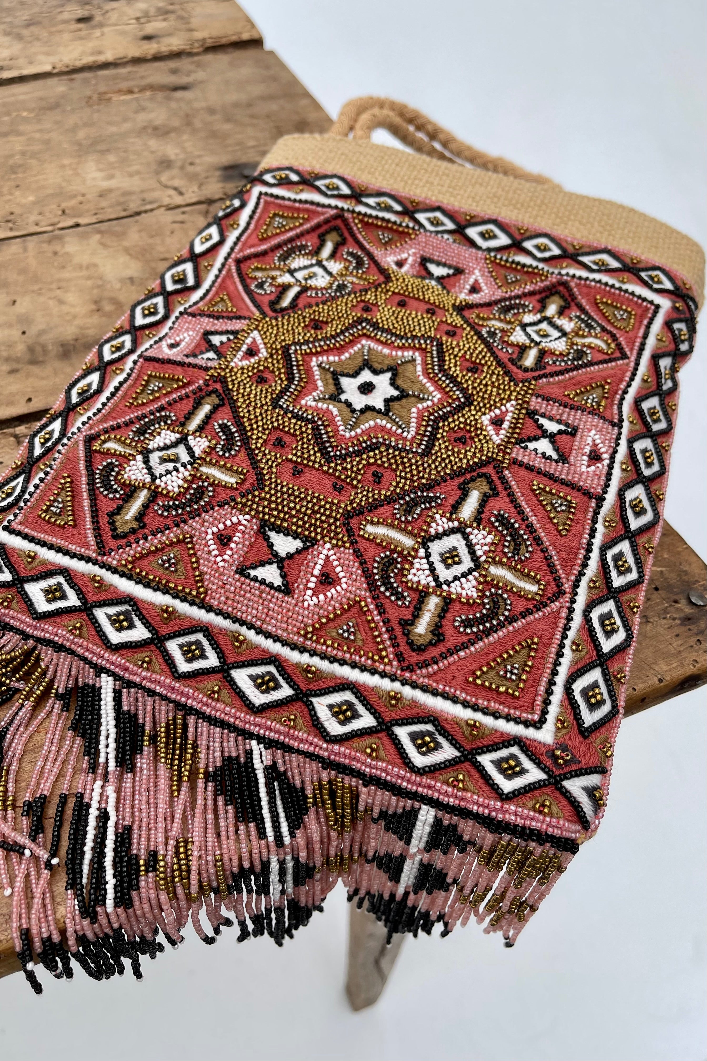 Chicosoleil Hippie sac raffia brodé perlé