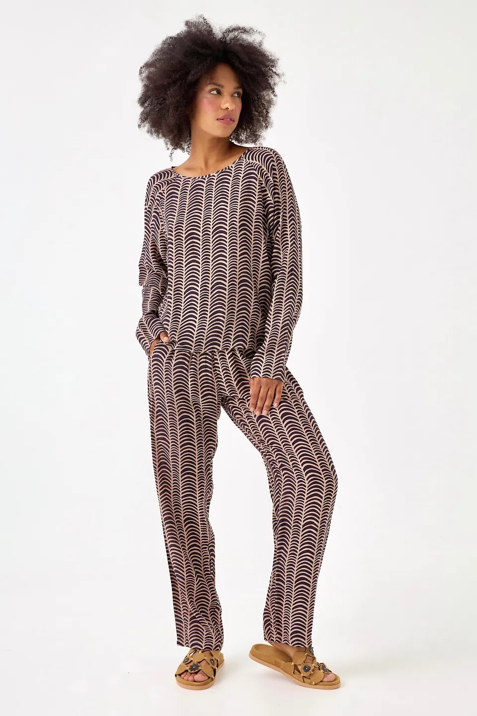 Chicosoleil Pantalons Louizon pantalon large sable d'ébène satin