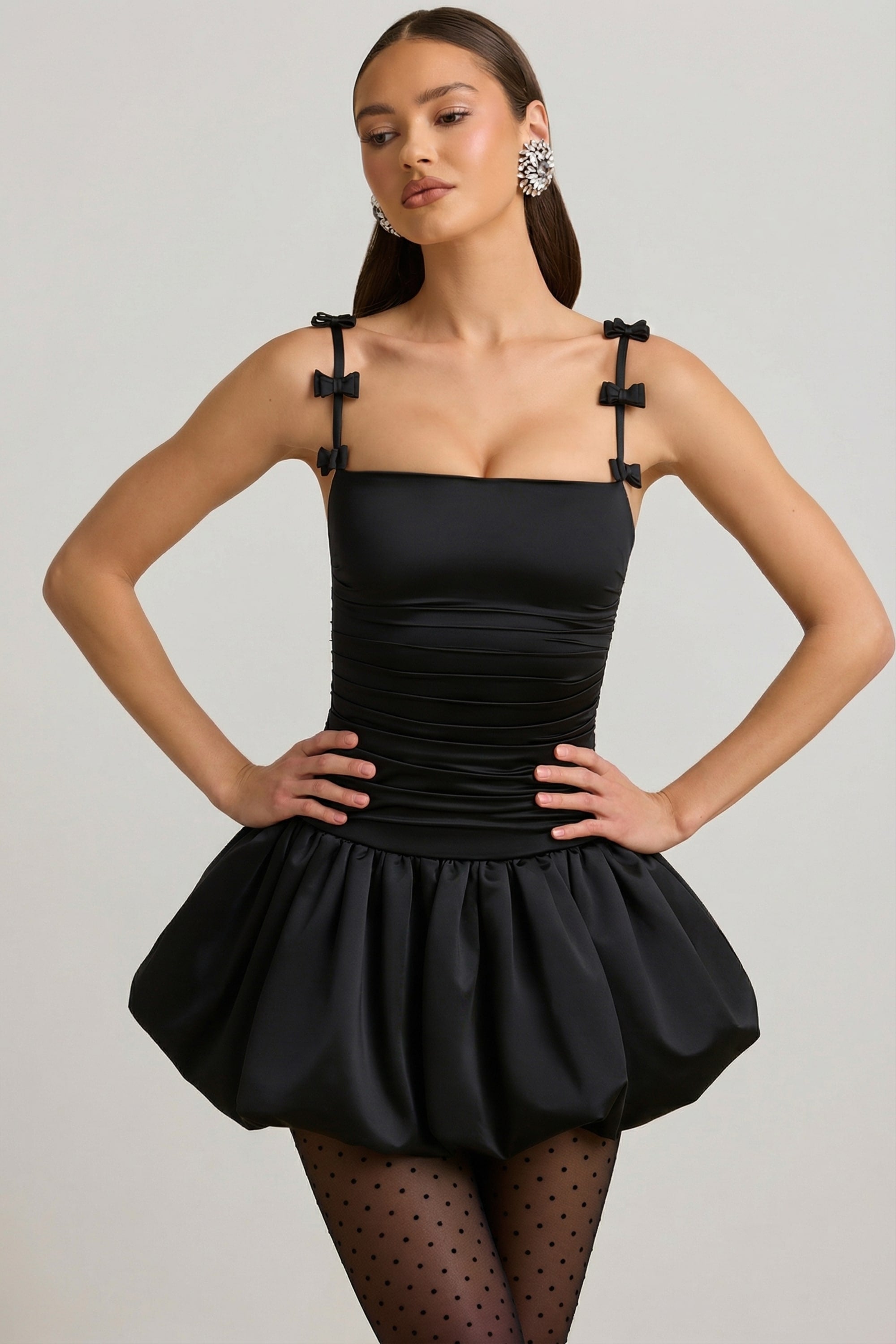Oh Polly Cirilla Mini Robe noire satin nœud jupe boule