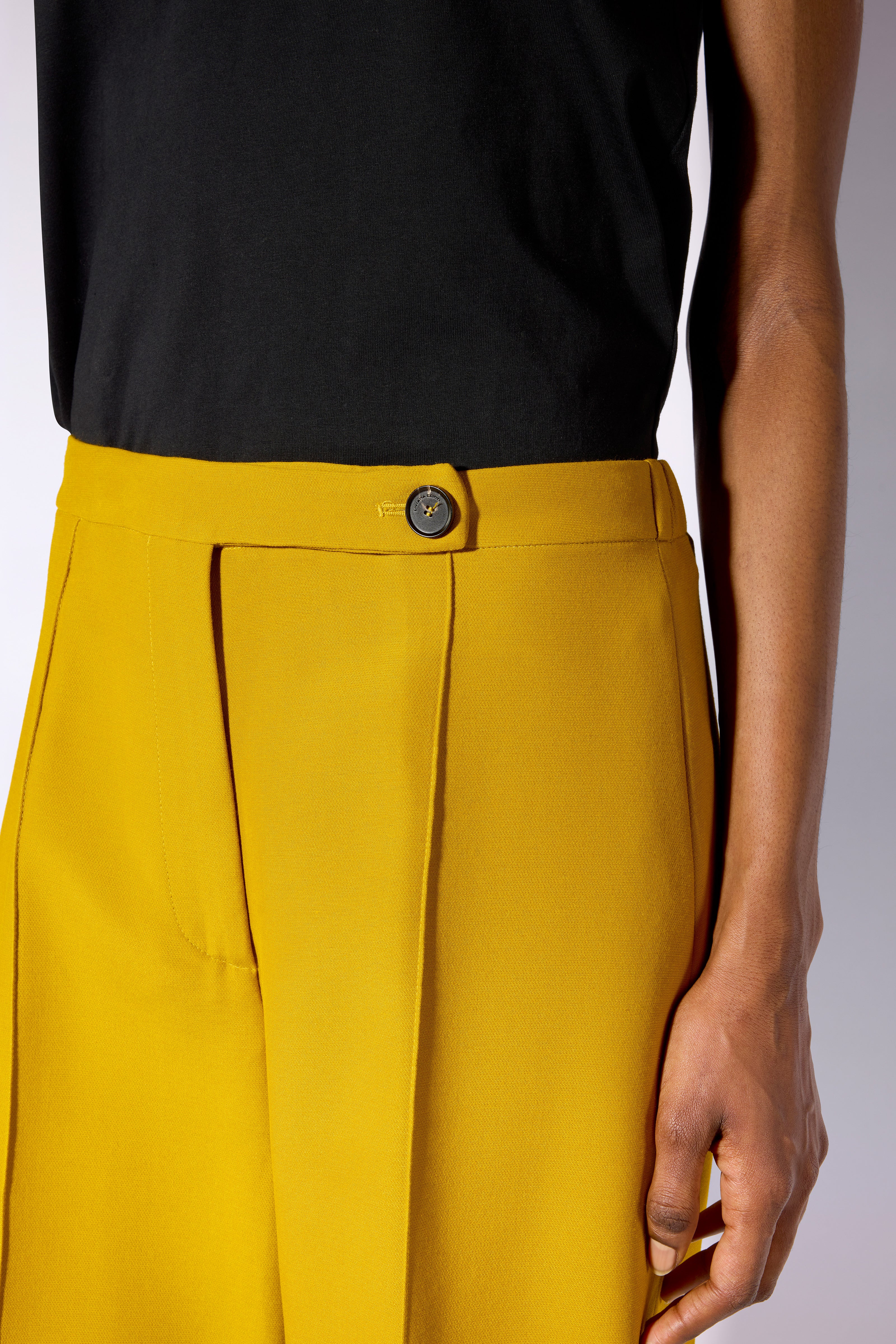Liviana Conti Adam pantalon femme safran coupe droite