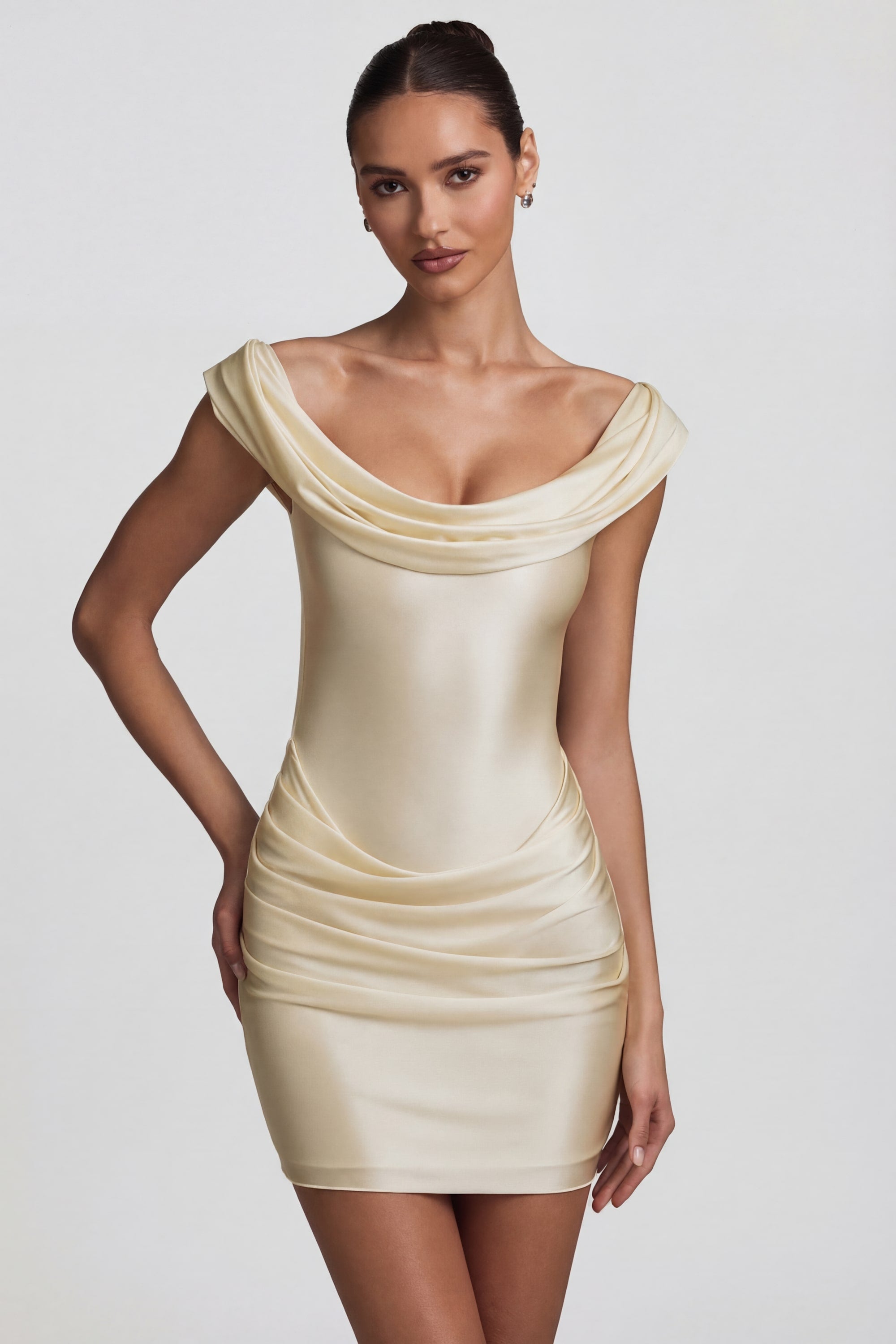 Oh Polly Maeve robe mini satin perle épaules dénudées