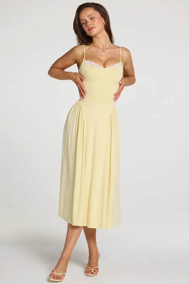 Oh Polly Dresses Livia robe midaxi jaune pastel modal dentelle