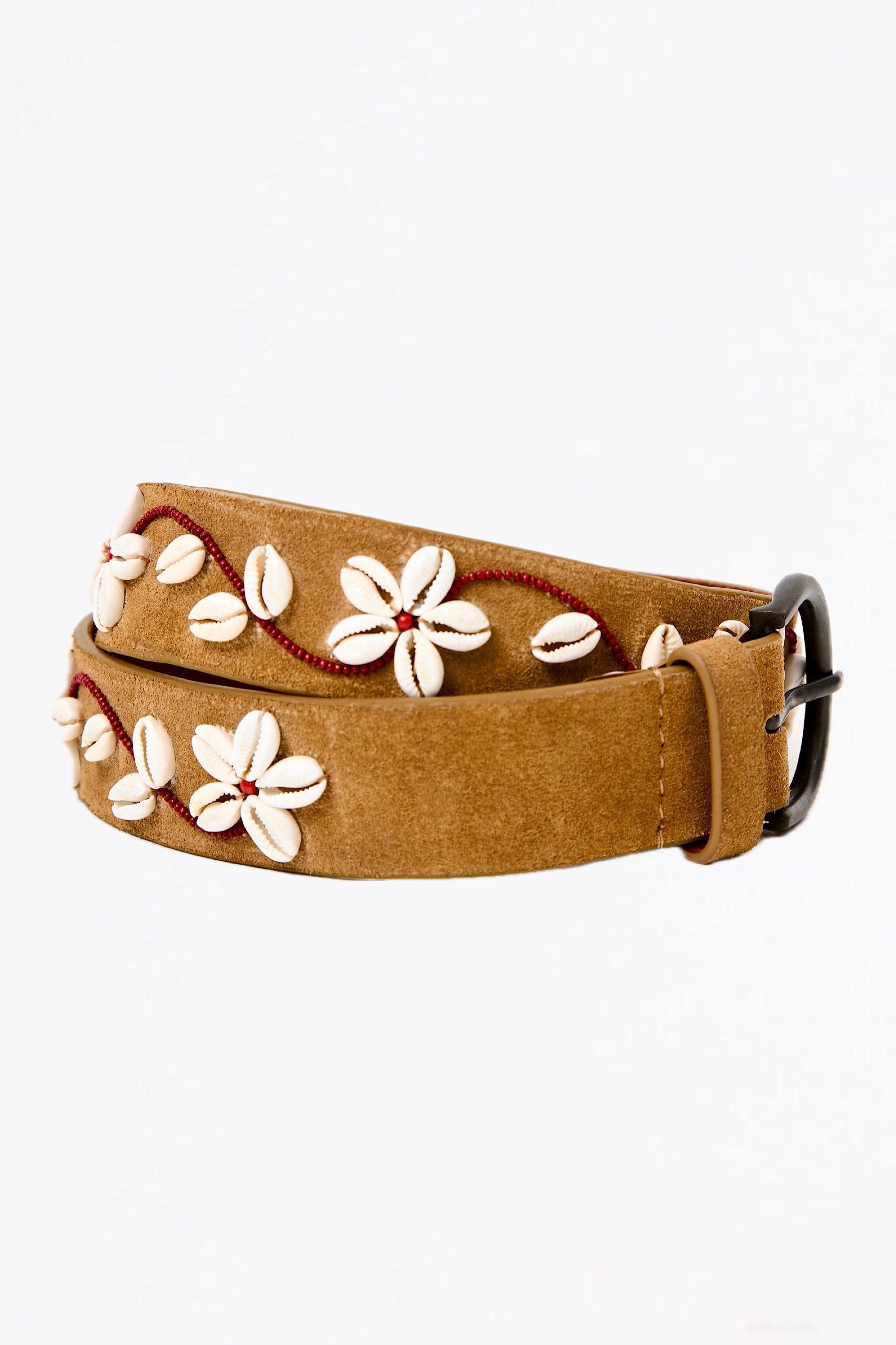 Chicosoleil Shelves ceinture cuir beige perles coquillages