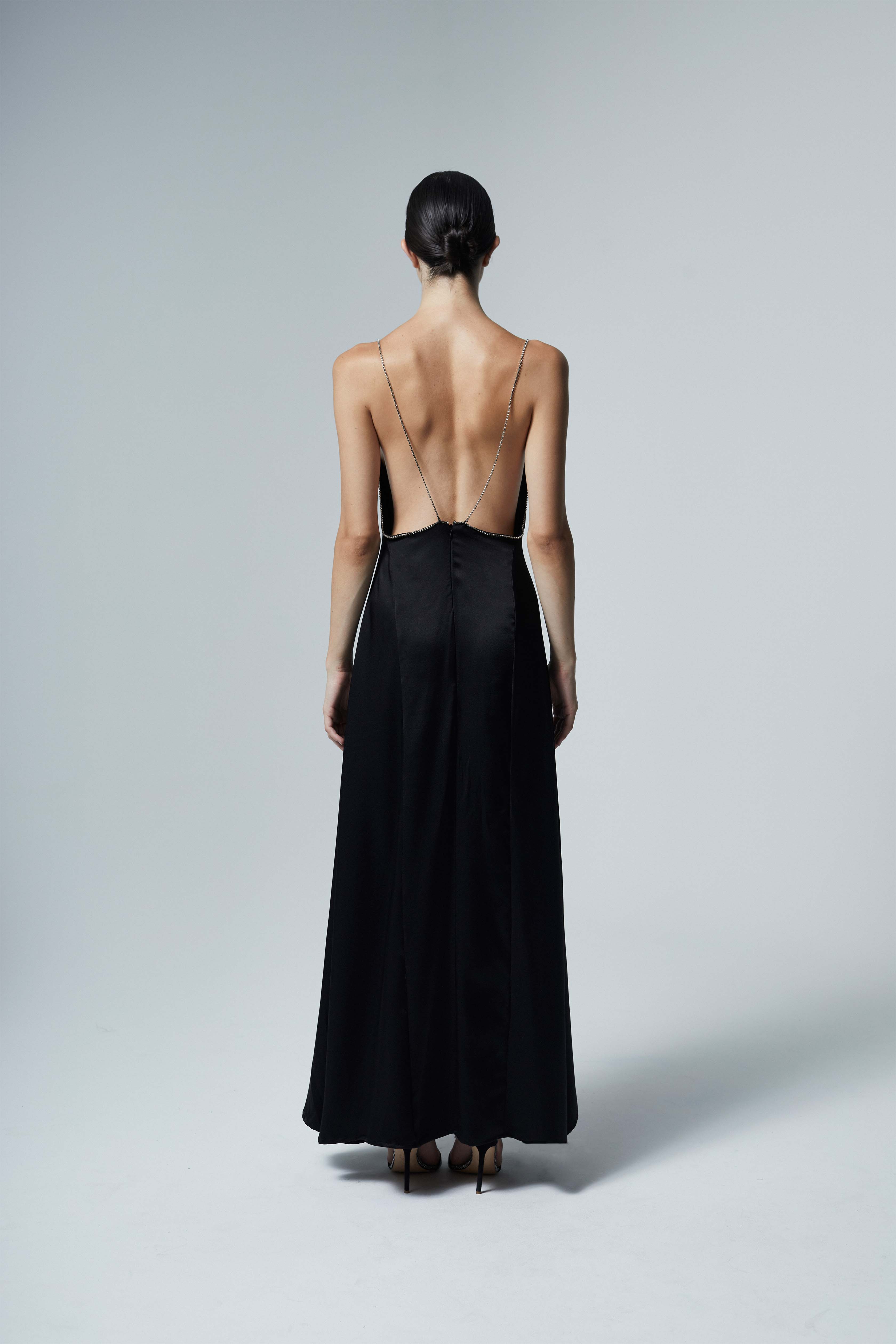 The Ethiquette Robes robe longue Jenna satin soie noir cristaux
