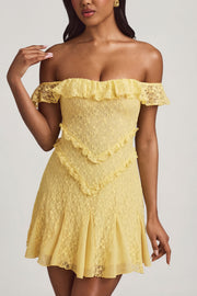 Oh Polly Nahida 13336 mini robe dentelle jaune pastel épaule dénudée