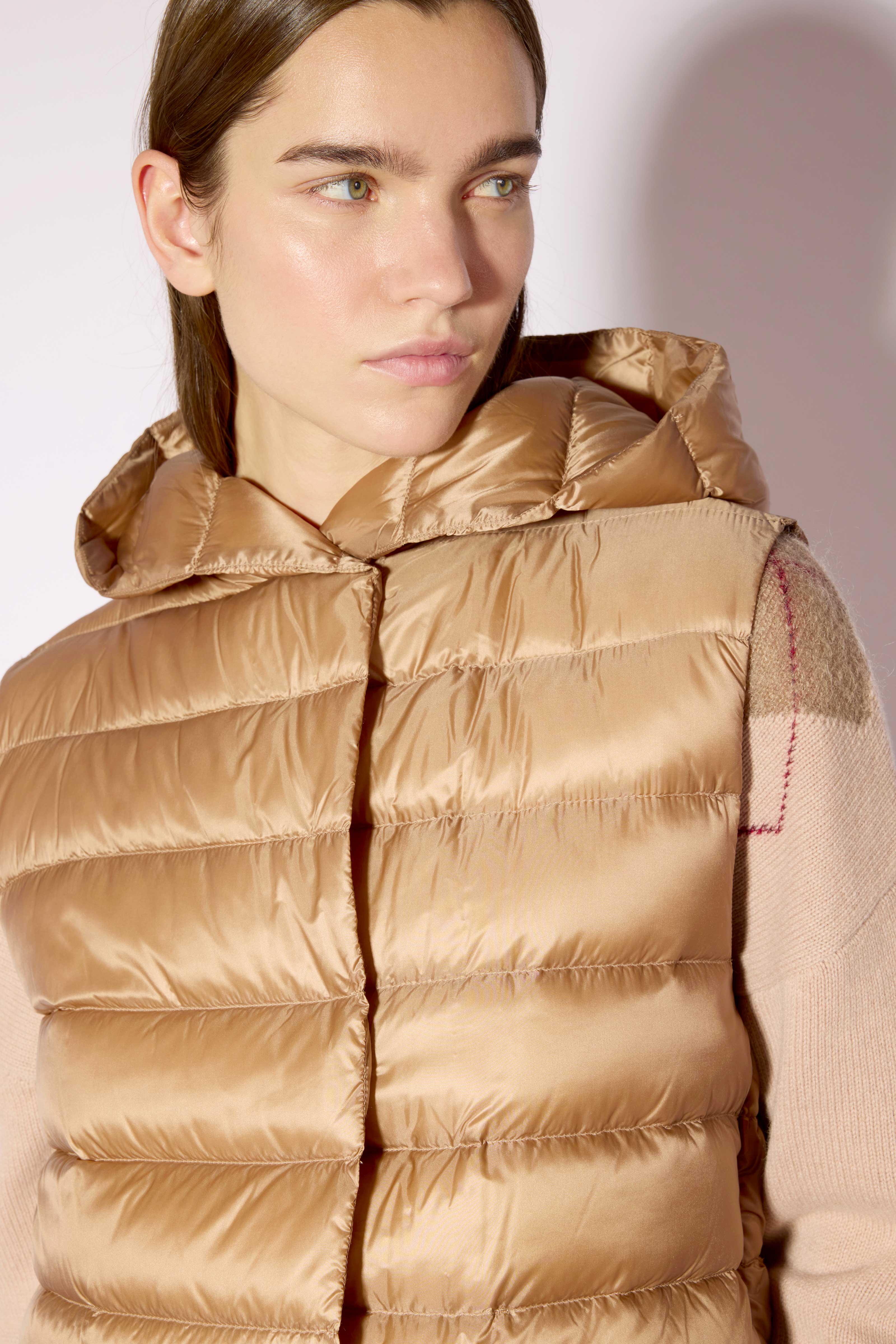 Liviana Conti Rieko gilet femme noir matelassé capuche