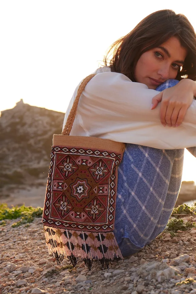 Chicosoleil Hippie sac raffia brodé perlé