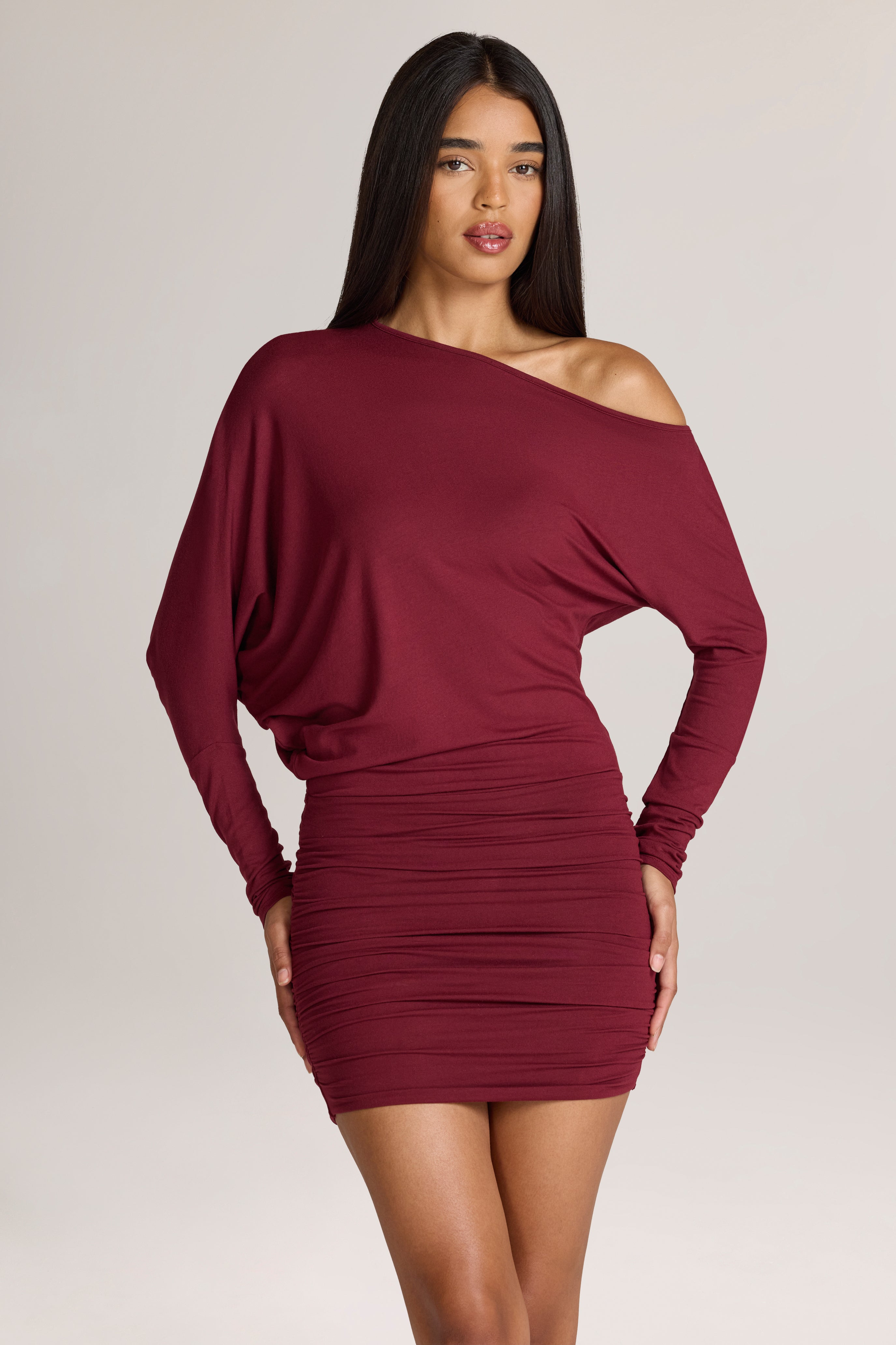 Oh Polly Olka Robe Mini Épaules Dénudées Wine Modal