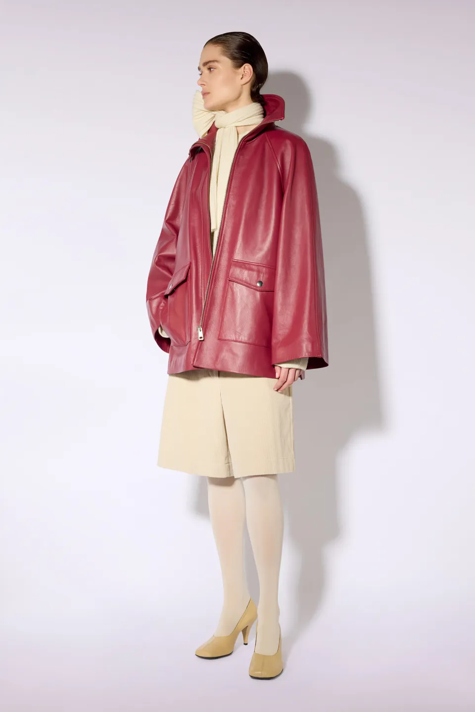 Liviana Conti Omar veste espresso tailleur