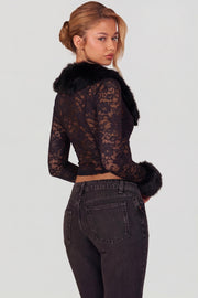 Oh Polly Noemy Sheer Lace Cardigan dentelle noir col fourrure court