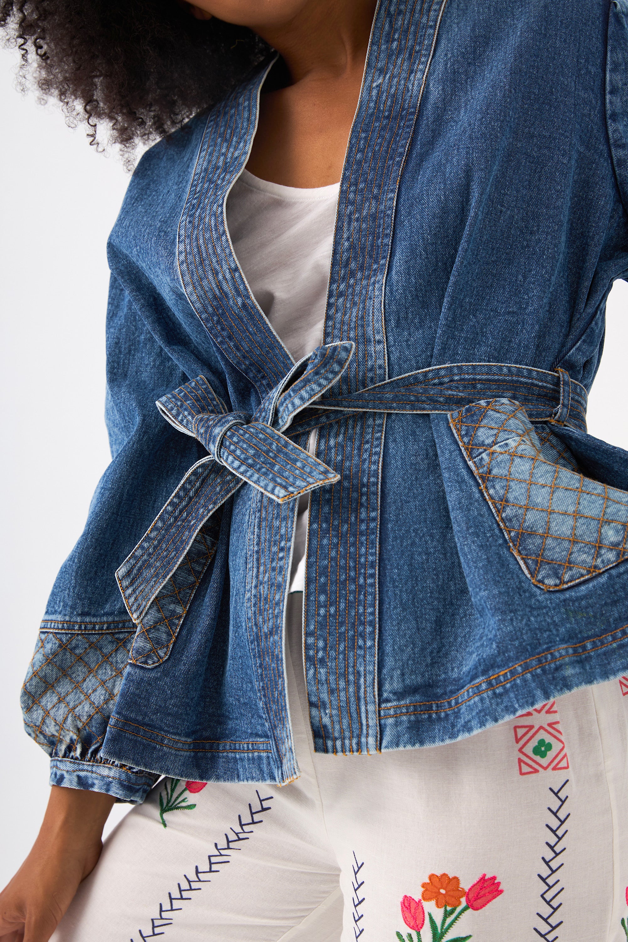 Chicosoleil Bowie veste kimono denim bleu ceinturée